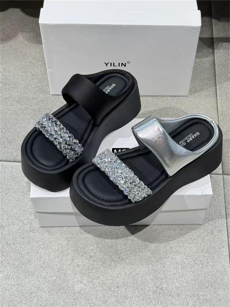 

Rhinestone one-word drag 2025 summer new fashion casual high sense thick bottom outer wear slippers Internet celebrity versatile wedge heel 40