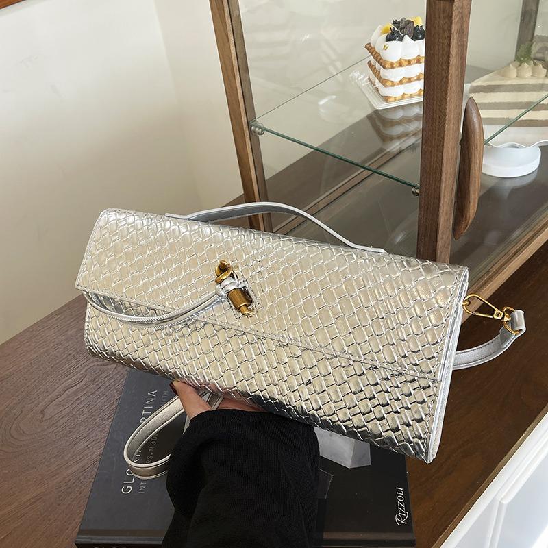

2 New woven baguette messenger bag texture retro portable women s bag simple light luxury shoulder bag срібний
