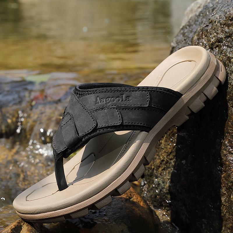 Fashion Solid-color Lightweight Men's Leather Flip-flops  Summer Casual Anti-slip Slippers  Outdoor Comfortable Soft-soled Flat Slippers
