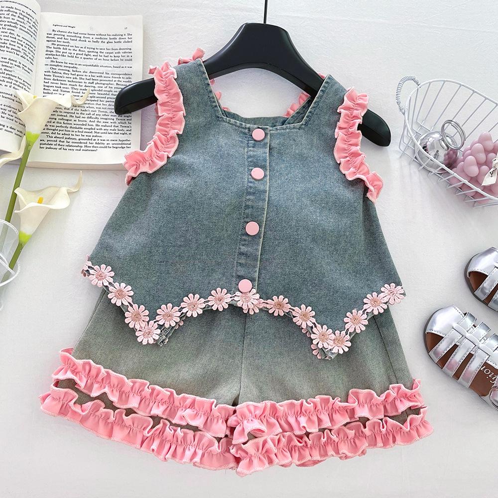 

Комплект для девочек: джинсовый топ-бэбидолл с кружевным сердцем и шорты, модная коллекция лето 2025 140 cm