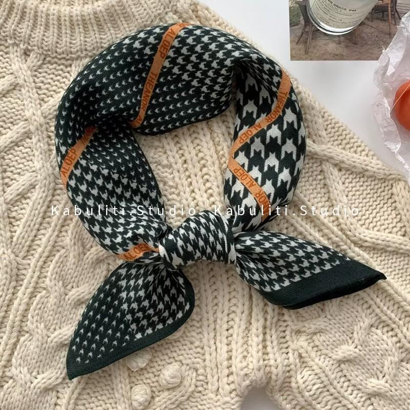 70x70cm Lightweight Square Scarf Women Vintage Black Floral Print Silk-Feel Neck Wrap UV Protection Stylish Accessory
