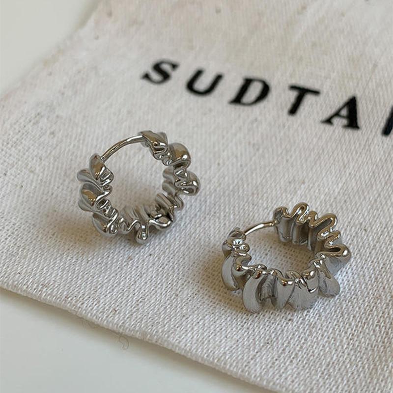 

Personalized niche design irregular pleated metal ear buckles, temperament earrings, earrings for women