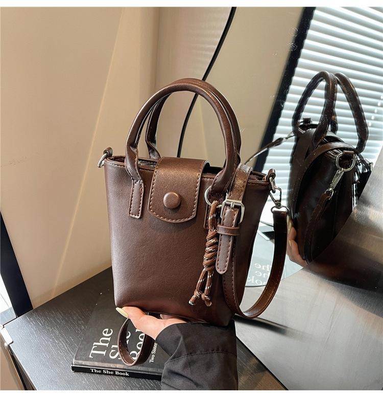 

Модна жіноча сумка осінь-зима 2024 нова повсякденна сумка-месенджер популярна цього року портативна сумка-відро