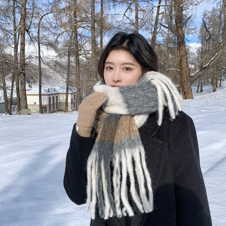 Contains retro plaid scarf women's Korean version new winter thickened warm shawl long fringed atmosphere scarf