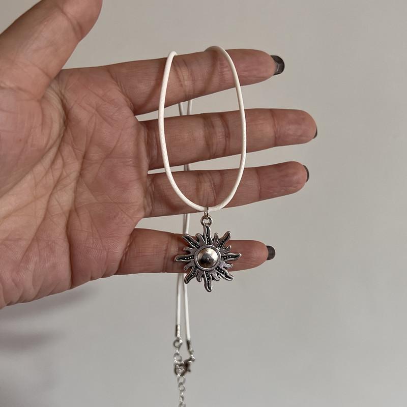 

Stainless Steel Necklaces Vintage Sun Totem Pendant Clavicle Chain Fashion Imitation Pearl Necklace For Women Jewelry Trend Gift