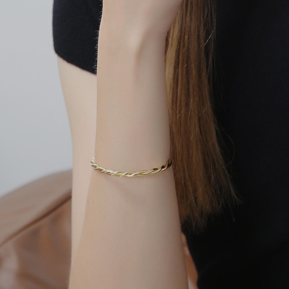 Dieuamour Braided Edge Open Bracelet 2 Colors