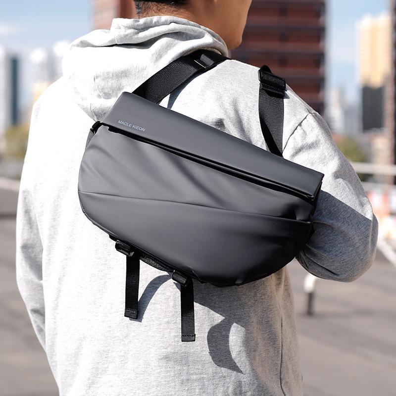 Men's breast bag, personalized backpack, messenger bag, waterproof and wear-resistant leisure bag, high-end fashion shoulder bag.