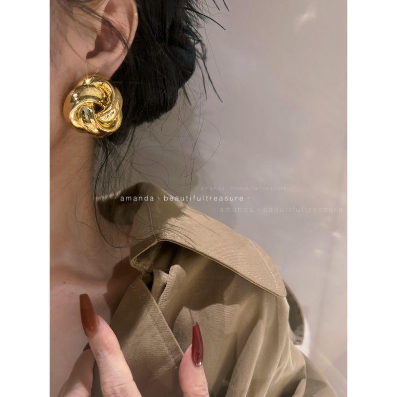 

Exaggerated Hong Kong Style Large Earrings, Fashionable and Trendy, Gold Texture, Internet Celebrity Style, Simple and Elegant, High-End Earrings Ear Clips (Worn Without Pierced Ears)