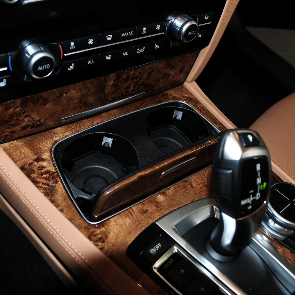 AAACG1 Car Center Console Cup Holder Water Cup Holder Console Dashboard Cup Drink Holder Cover For BMW F02/F01 7 Series 51169179820
