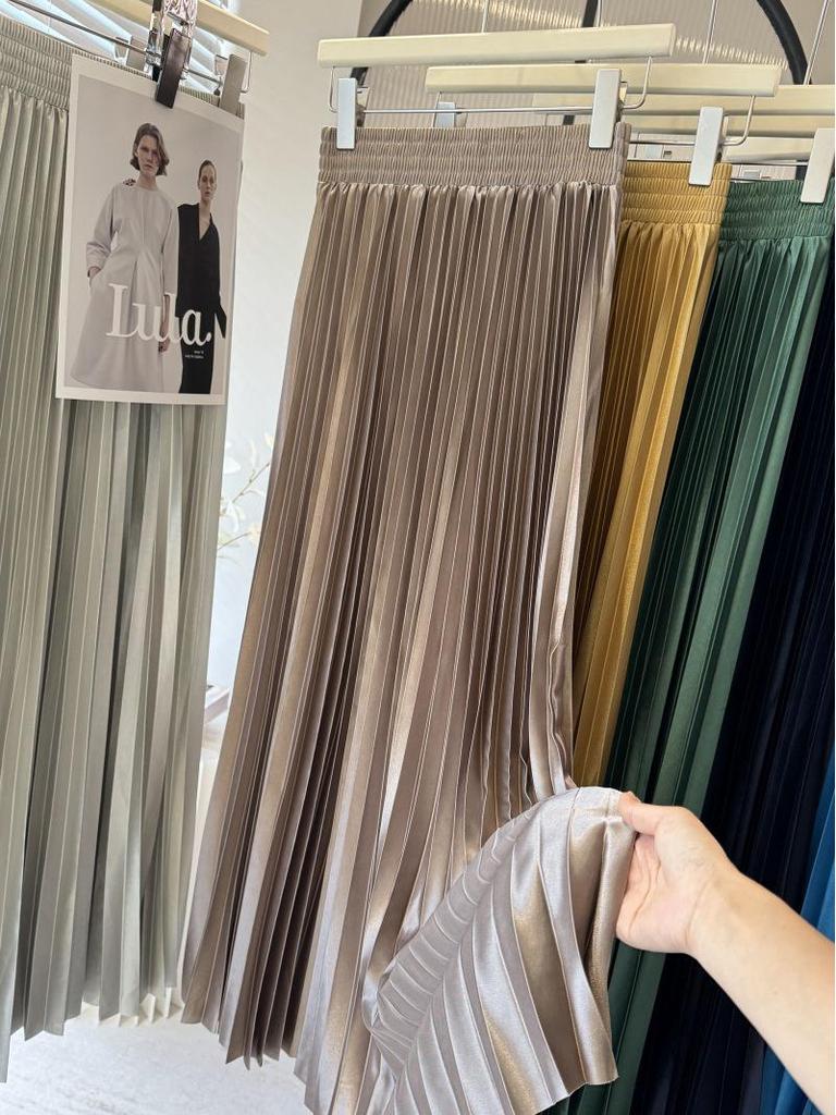 European & American Women's Metallic Pleated Midi Skirt - Spring/Summer Collection