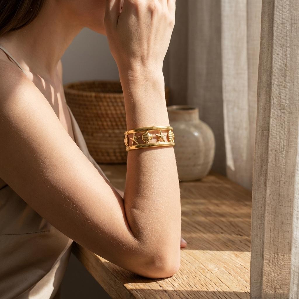 Klobbandarmband aus Edelstahl mit Seestern und Muschel für Damen Hohlmuschel Offener Armreif Sommer Strandurlaub Schmuck Geschenk