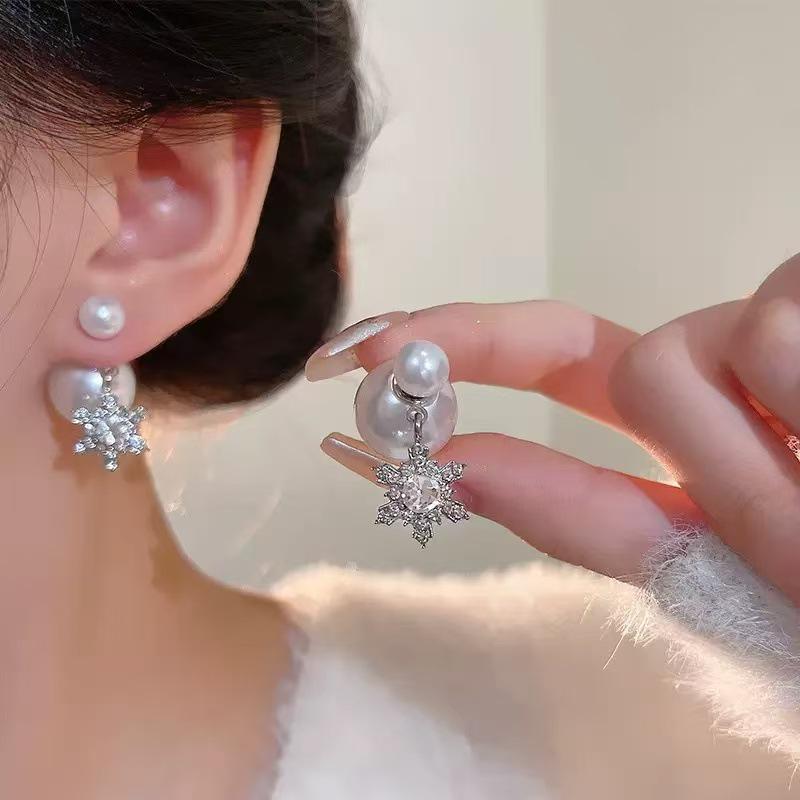 Snowflake Pearl Stud Earrings: Elegant, Two-Way Wear, Crystal Design, Fashionable & Versatile.