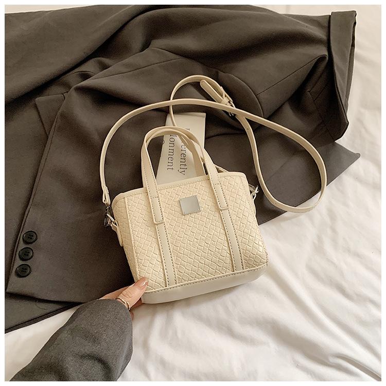 2025 spring new woven pattern portable temperament women's fashion versatile bag light luxury simple light luxury messenger bag