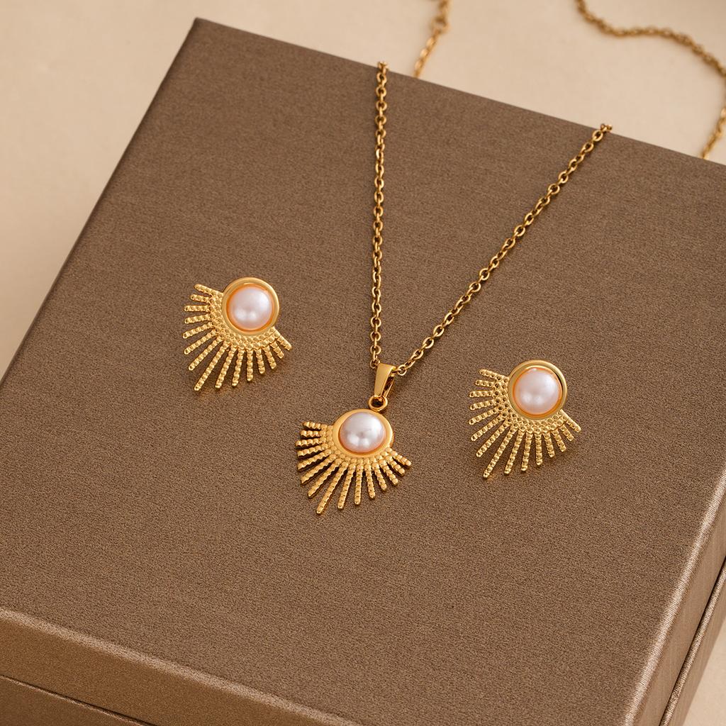 French Retro Light Luxury Metal Style Geometric Star Pearl Stud Earrings Necklace Set High-End Niche Earrings
