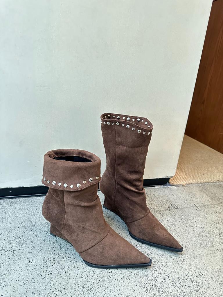 French Niche Pointed Toe Heel Stacking Boots Western Cowboy Boots Women's 2025 Medium Boots Riveted Thin Short Boots