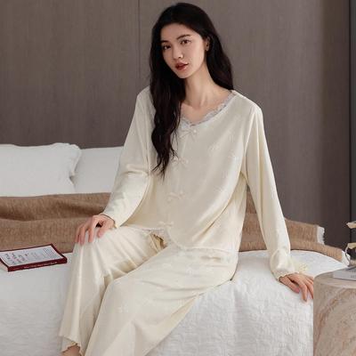 Women's Long-Sleeve Sea Island Velvet Pajamas Set - Winter Warm, Cute Style, Suitable for Outdoor Wear.