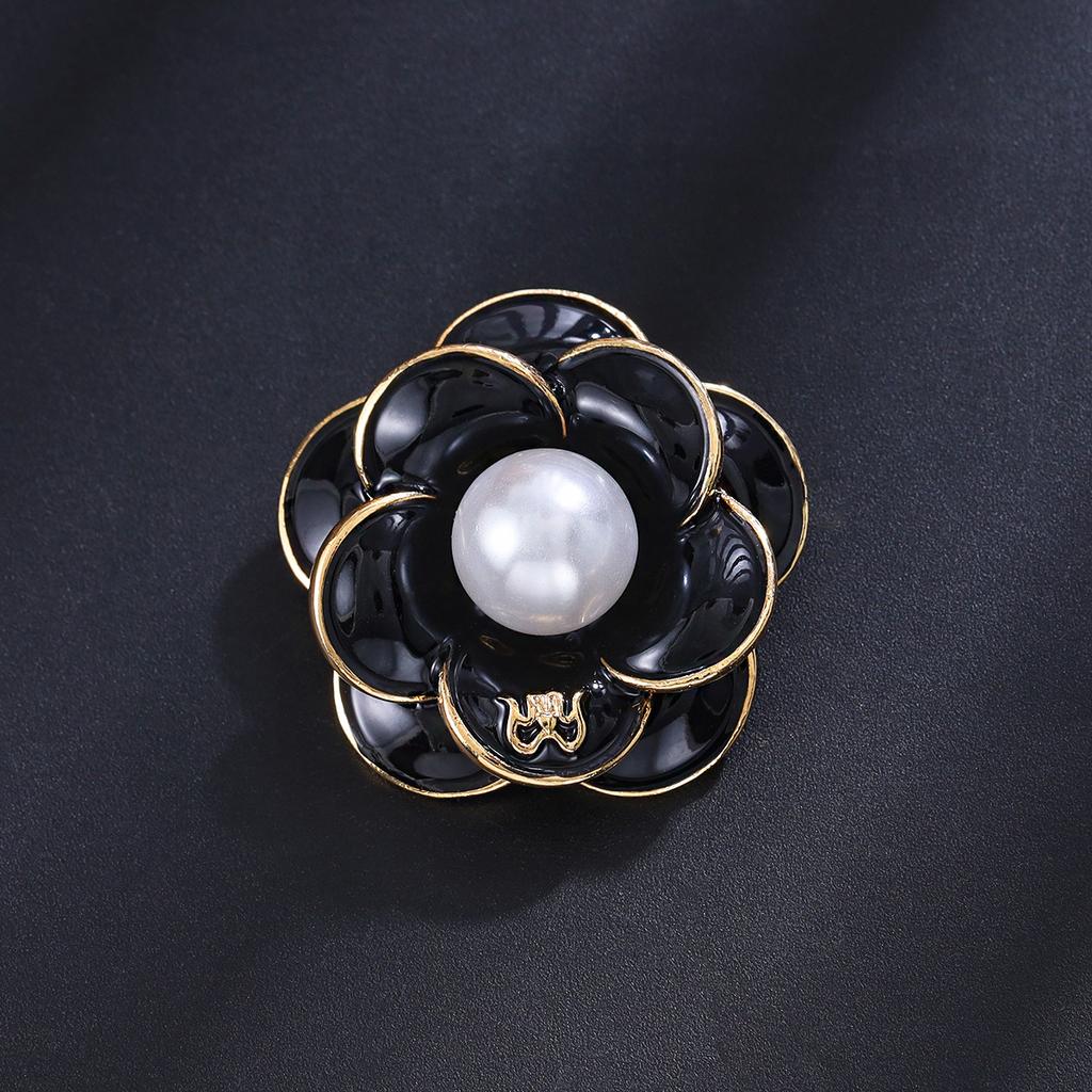 High-end Fashion Hollow Camellia Brooch Niche Design Light Luxury Versatile Blazer Pin with Accessories
