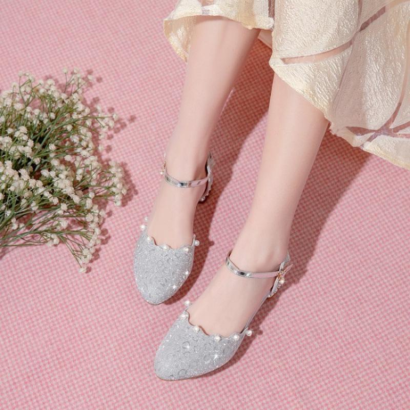 

New girls sandals beef tendon soft sole middle children s performance princess sandals summer older children s buckle golden children s sandals 40 (inner length 25cm) серебряный