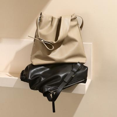 Erste Schicht Rindsleder gefaltete Tragetasche seitlicher Reißverschluss modische Pendler-Unterarmtasche Premium-Leder Umhängetasche