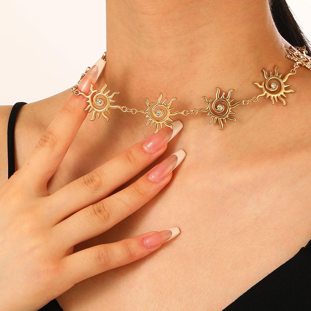 All Match Gold Color Sun Link Collarbone Necklace for Women 2024 Modern Trend Creative Alloy Sexy Short Choker Charm Zircon