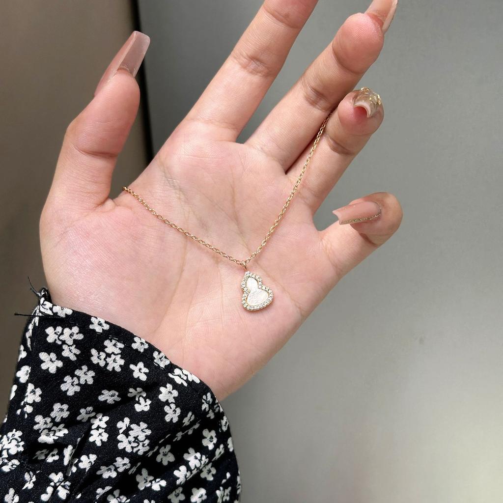Xiaohongshu Popular White Shell Diamond Gourd Necklace Versatile Design Champagne Gold Collarbone Chain Necklace