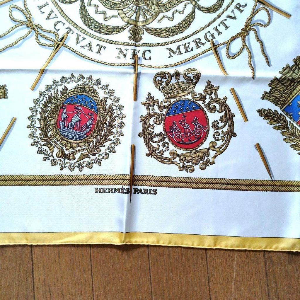 Used HERMES Paris Emblem Carre 90 Silk Large Scarf Stole White