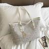 Tote Bag - Fashionable and Versatile Business Shoulder Bag for Ladies, with A Sophisticated Design and Suitable for Carrying.