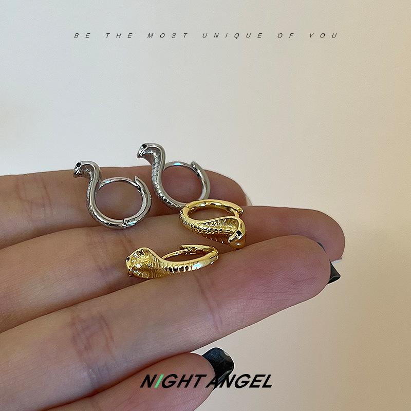 Retro Cold and Trendy Green-eyed Snake Ear Buckle Design Sense Small Mini S925 Sterling Silver Needle Zircon Snake Earrings