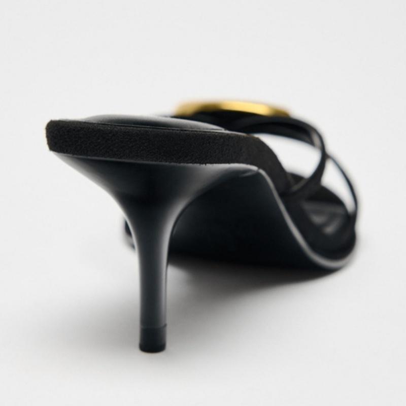 Fashion New Summer Comfortable Women Sandals Black Metal Decorative Women Sandals Outerwear Fashion Casual Open Toe Thin Heels Slippers