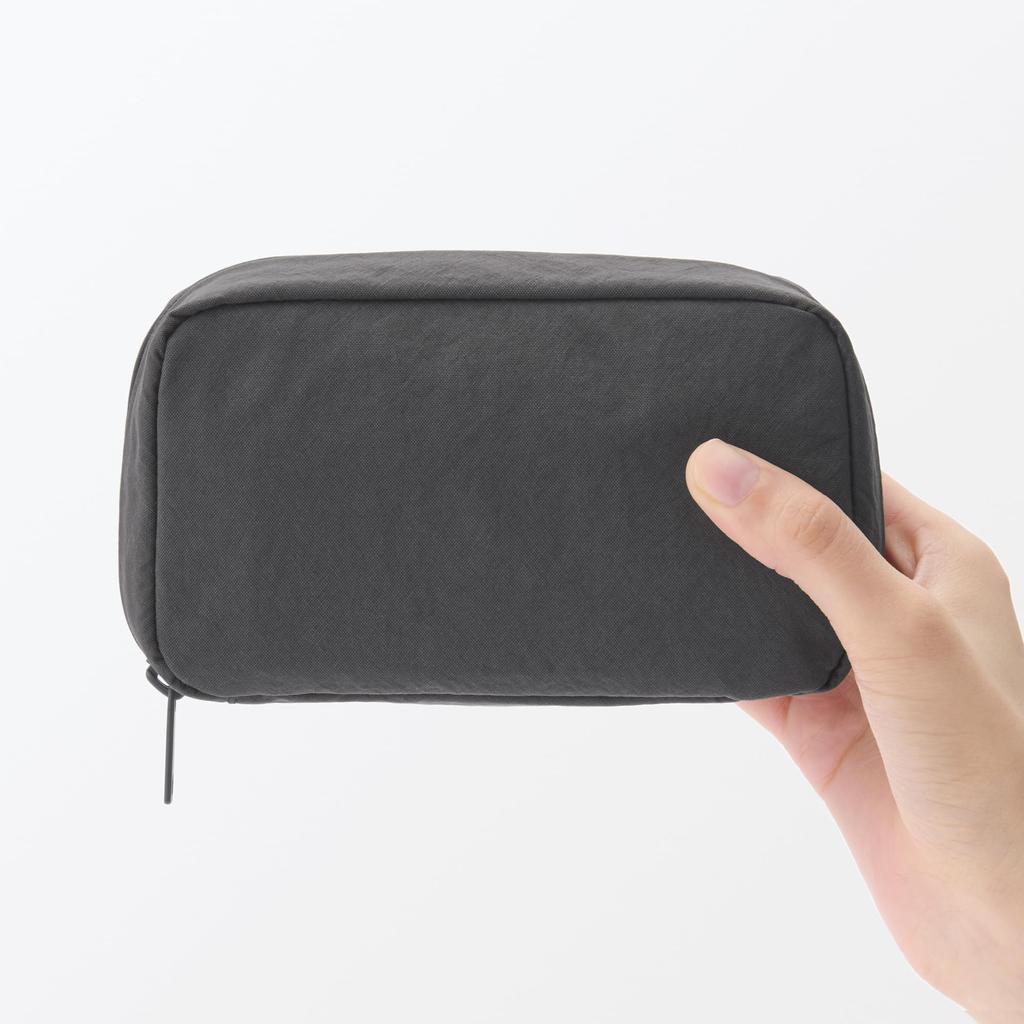 MUJI Wrinkle Nylon Dark Size 15 X 9 X 84473920 Wide-Opening Pouch, Gray, M, Approx. 4.5 Cm,