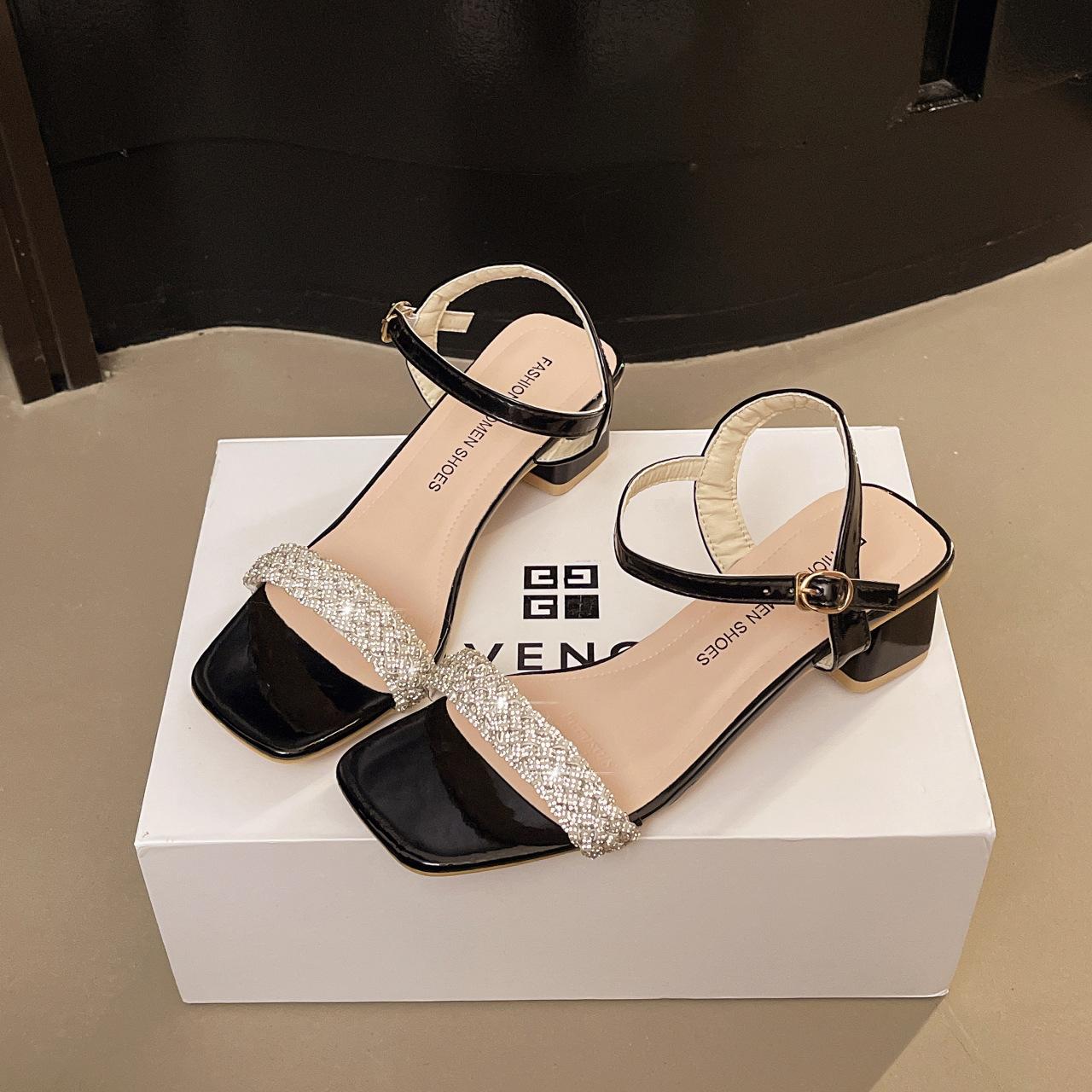 

Французские сандалии с открытым носком и стразами женские лето 2025 новые сказочный стиль квадратный каблук красивые универсальные сандалии с ремешком на одной пряжке 40