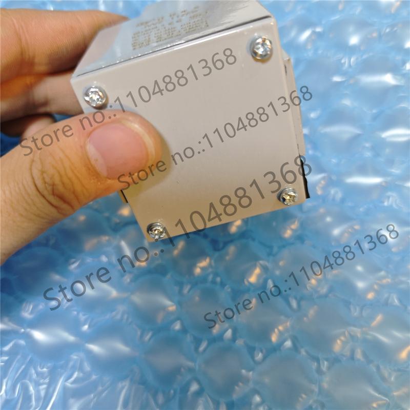 1pcs SN06R12-502-M SN06D12-502-M SN05R12-502-M SN05D12-502-M double contact combination limit travel switch