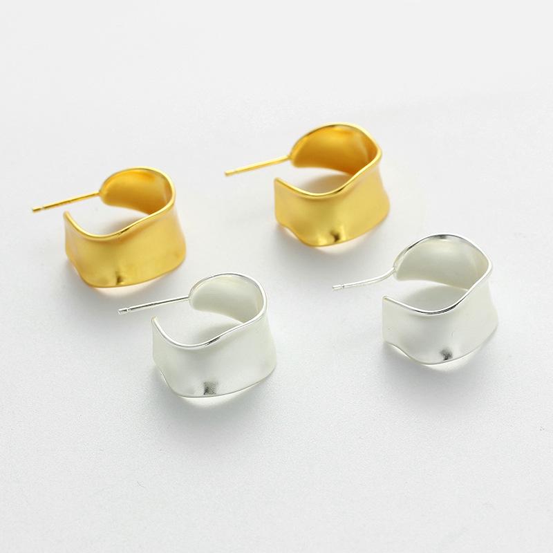 

Matsumoto Ena Elegant Gold-Plated Silver Needle Earrings for Women