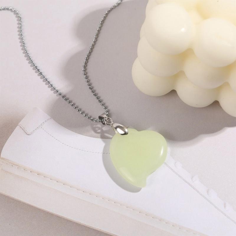 Novel Natural Stone Green Luminous Pendant Temperament Irregular Loves Heart Stone Crystal Necklace Gift Trend Jewelry