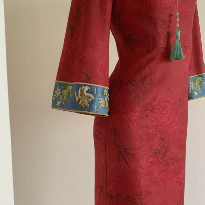 Winter Slim-Fit Velvet Qipao Dress with Beaded Frog Buttons and Printed Slit
