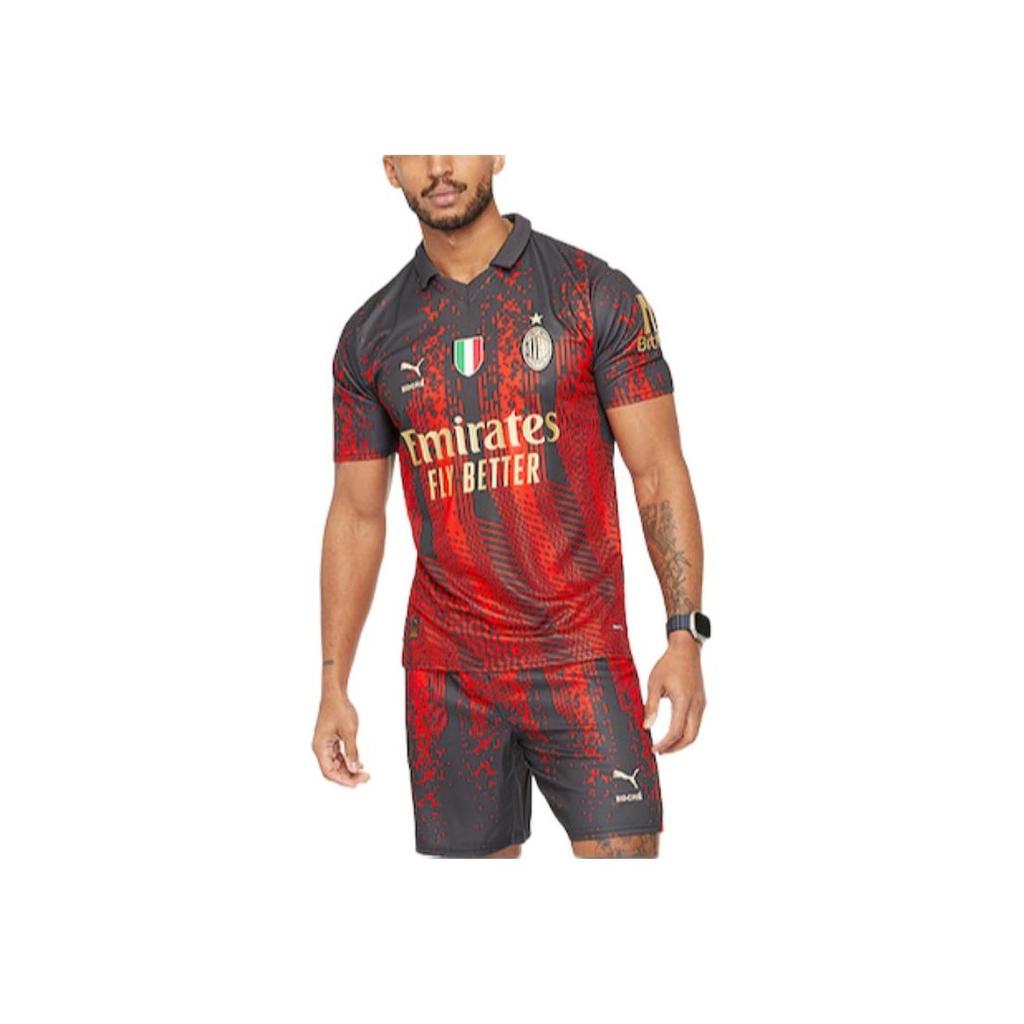 Puma ACM X Koche Co-Branded Pánský fotbalový dres s pruhovaným logem s výšivkou s krátkým rukávem Fanouškovská edice Sezóna 22-23 Pánské topy Plamenně červená Černá 77336201