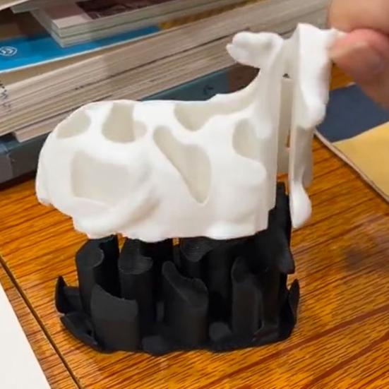 3D Printed Cow Ornament Pass Through Fidget Toy Pass-through Black And White Cow Sculpture for Stress Anxiety Relief