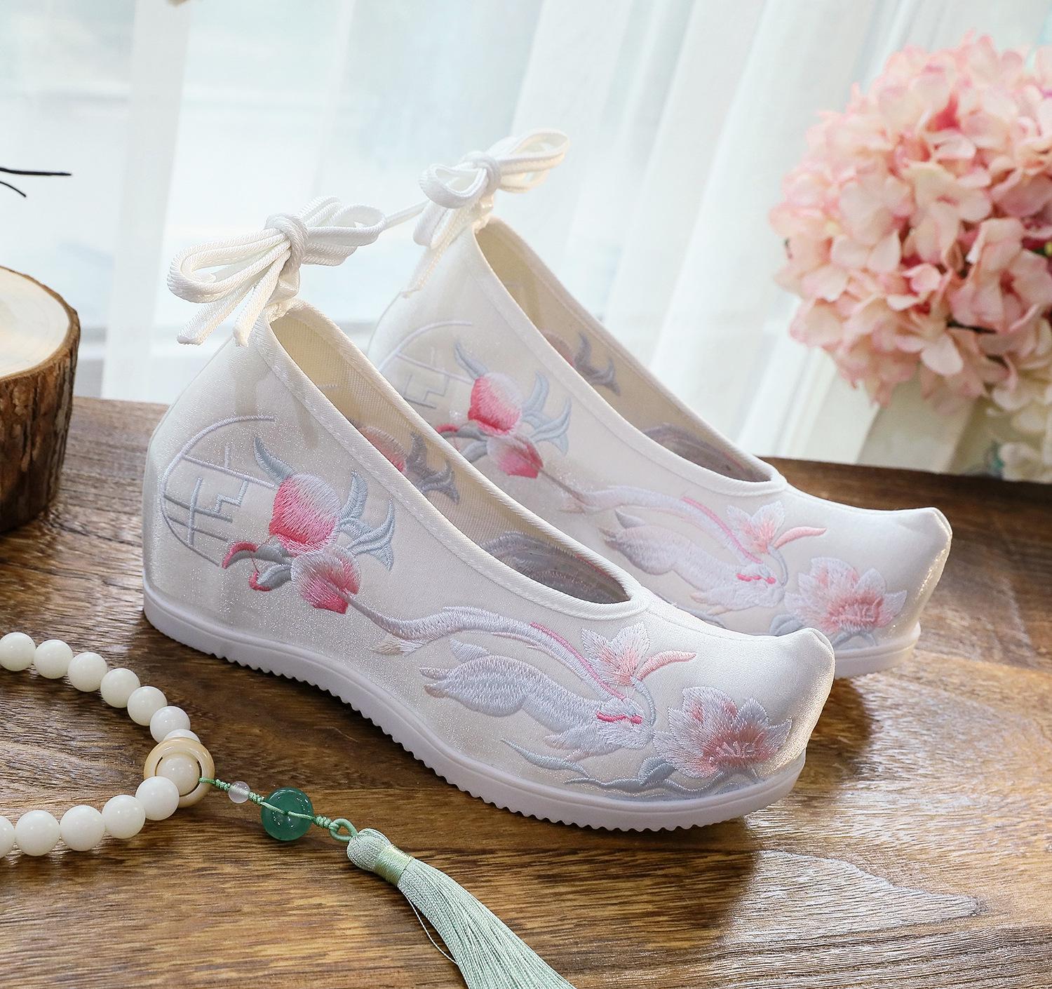 

Pearl Embroidered Hanfu Wedding Shoes with Height Boost for Women, Chinese Xiuhe Style. 41