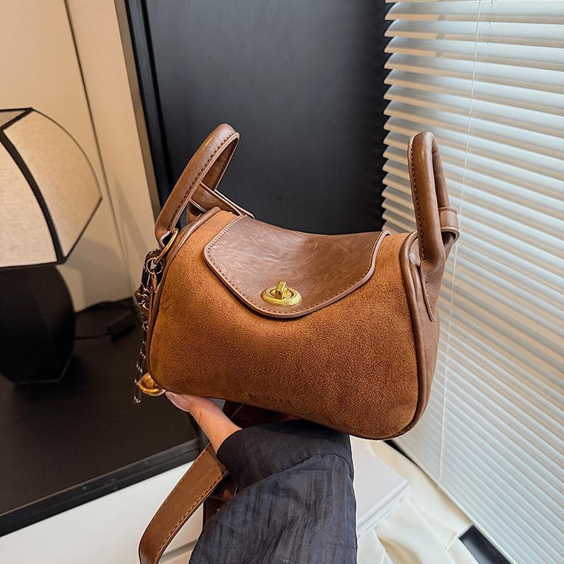 Suede bag women's autumn and winter 2025 new casual messenger bag matte retro premium portable pillow bag