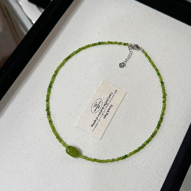 

Stainless Steel Ingot Buckle Summer Avocado Emerald Green Necklace Light Luxury High-End Oval Chalcedony Collarbone Chain