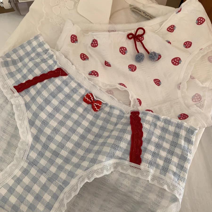 Milk Blue Japanese Sweet Strawberry Cute Underwear for Girls Pure Cotton Mid Waist Antibacterial Student Shorts Breathable Triangle Toe
