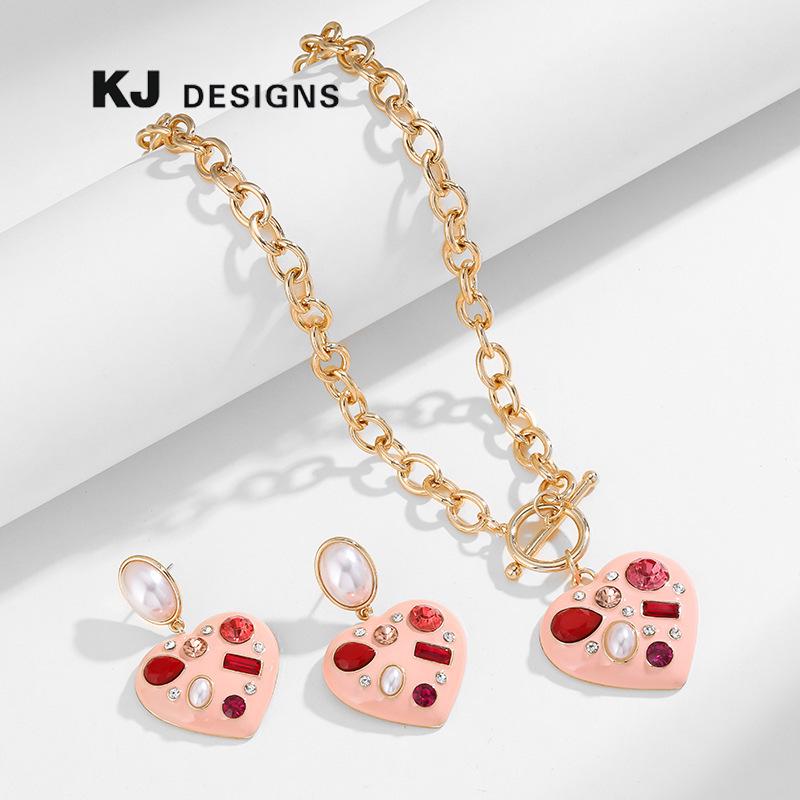 

Kenjie Valentine s Heart Peach Drip Oil Pendant Necklace for Women - European & American Fashion Set
