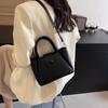 Nisch enkel handväska damväska höst och vinter ny avslappnad enkel hinkväska axelväska