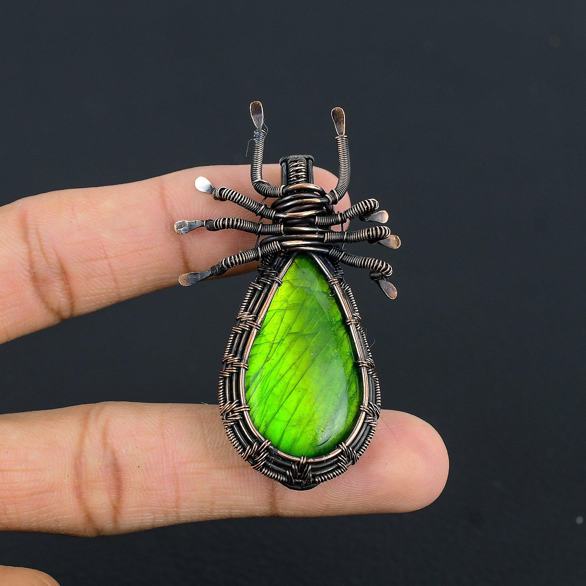 

Подвеска из лабрадорита с зелёной вспышкой, ювелирное изделие из драгоценного камня, подвеска с обмоткой из медной проволоки 999 пробы, украшение ручной работы, подвеска с камнем-талисманом, подарок для него 2.55 Inches