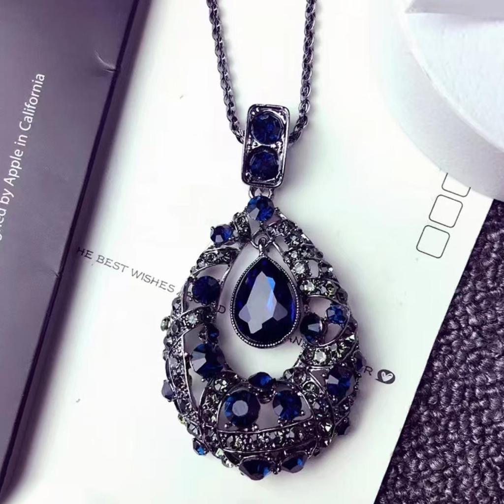 Korean Style Luxury Water Drop Pendant Women's Sweater Chain Necklace - Elegant & Versatile for Autumn/Winter Fashion