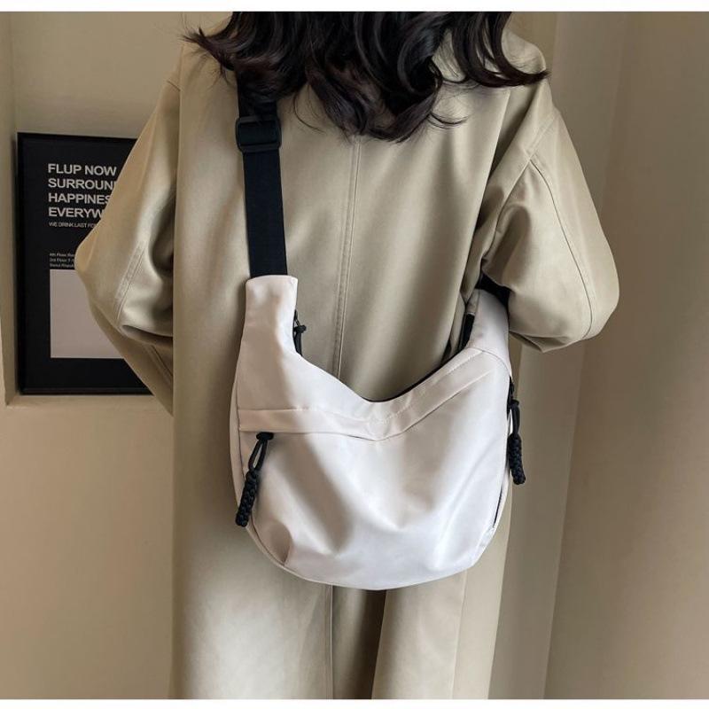 Large Capacity Casual Dumpling Crossbody Bag: Trendy Commute & Travel Shoulder Bag for Women