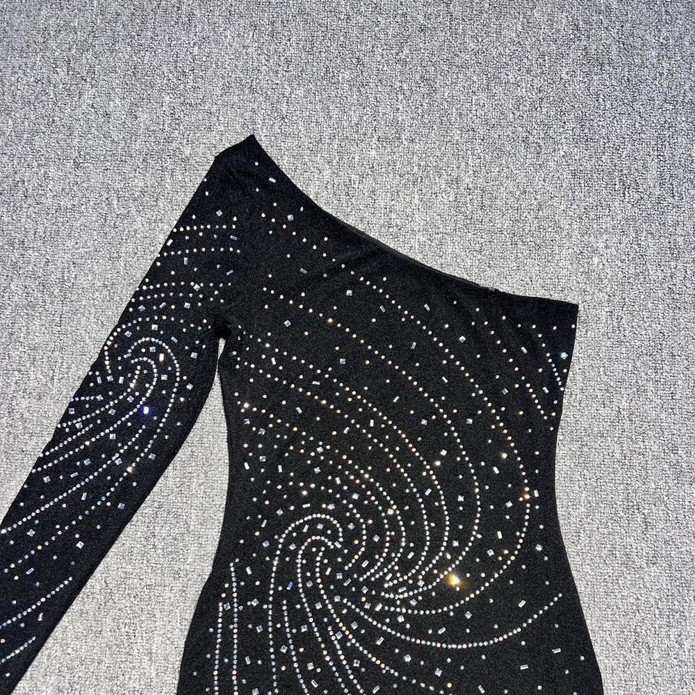 High-End Women's One-Shoulder Slimming Dress with Rhinestone Detail