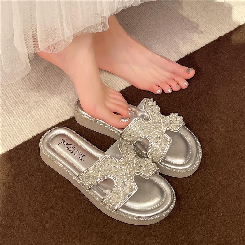 Beautiful cool slippers female summer wear new exquisite fairy beach with skirt flat bottom slippers with water diamonds