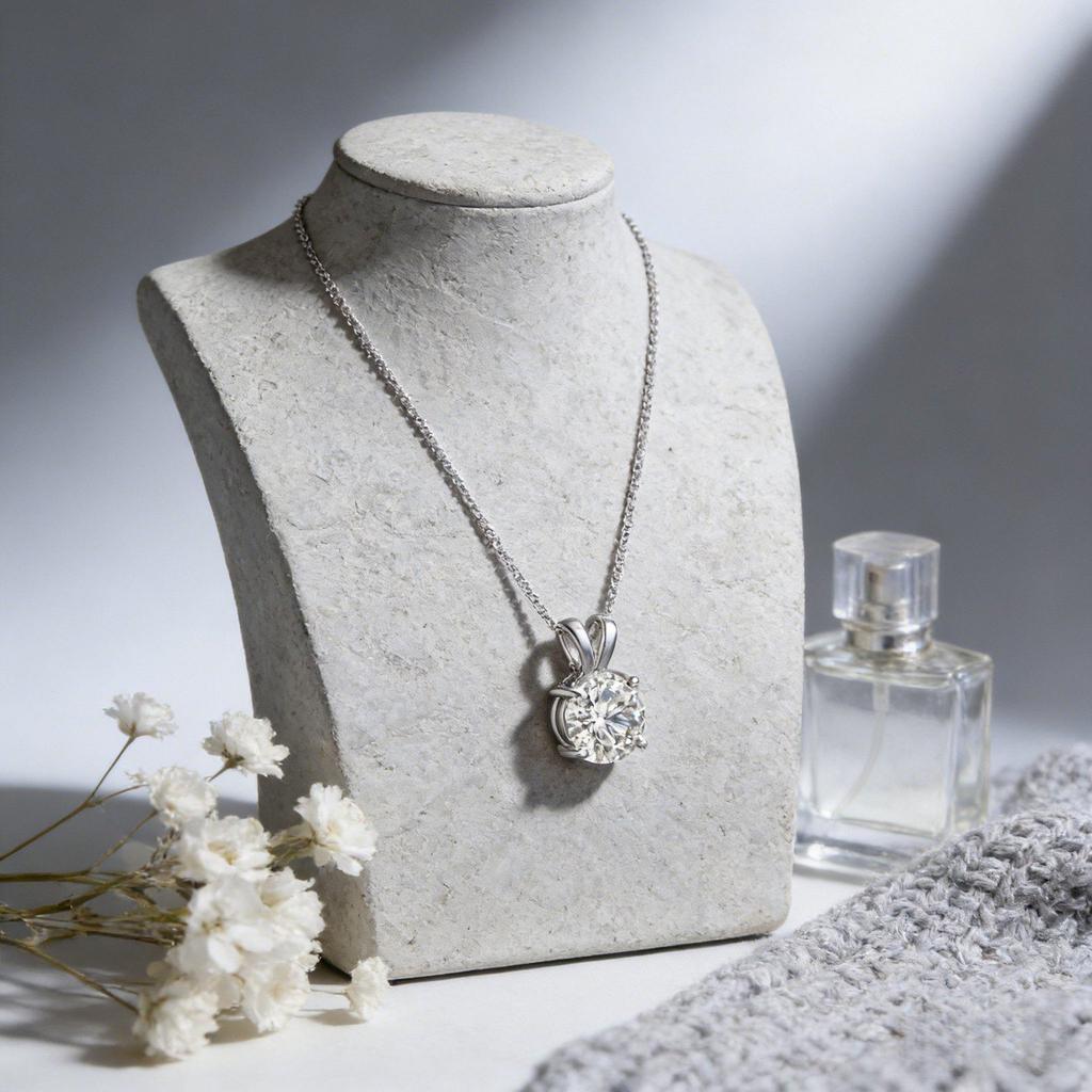 European-American Light Luxury Moissanite Pendant Four-Claw Collarbone Necklace