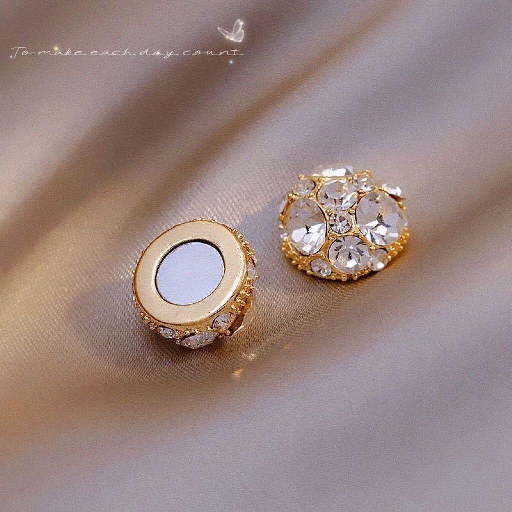 Trendy Korean Magnetic Ear Clips: Painless, Elegant No-Pierce Diamond Design for Women